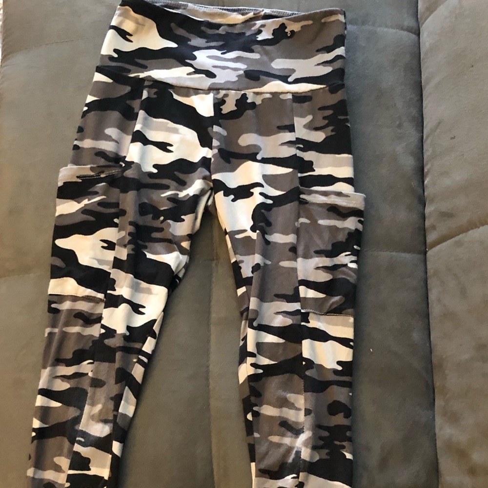 grey camo leggings :)